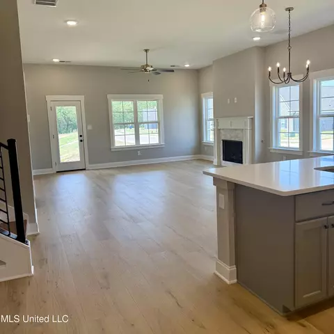 Living - 1335 Creekside Ln, Hernando, MS 38632 photo 1 of 4