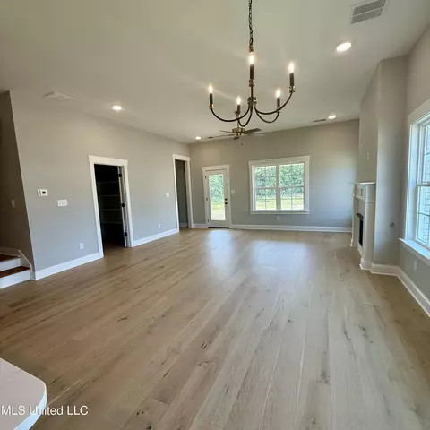 Living - 1335 Creekside Ln, Hernando, MS 38632 photo 2 of 4
