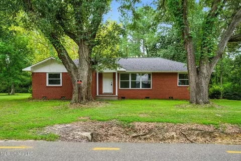 1710 Texas St, Leakesville, MS 39451
