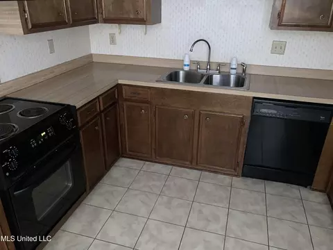 Kitchen - 430 Trent Dr, Jackson, MS 39212 photo 2 of 2