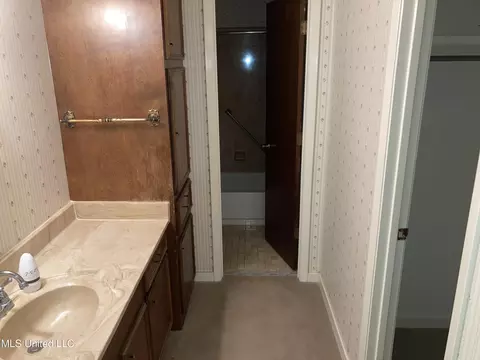 Bath - 430 Trent Dr, Jackson, MS 39212 photo 1 of 3
