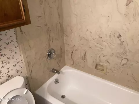 Bath - 430 Trent Dr, Jackson, MS 39212 photo 3 of 3