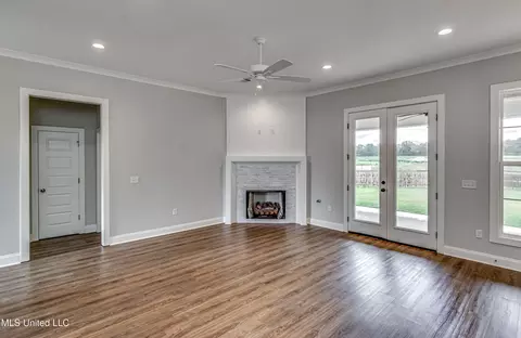 Living - 502 Black Cherry Cv, Canton, MS 39046 photo 2 of 6