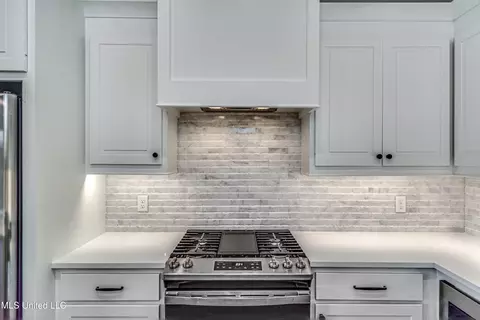 Kitchen - 502 Black Cherry Cv, Canton, MS 39046 photo 10 of 14