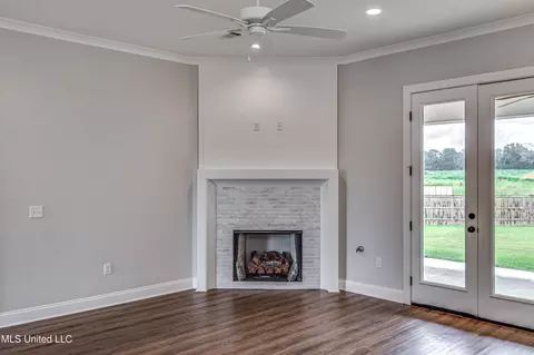 Living - 502 Black Cherry Cv, Canton, MS 39046 photo 3 of 6