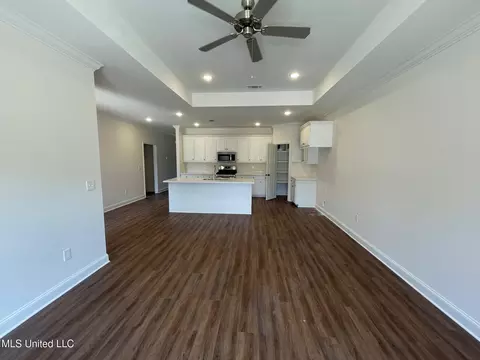 Living - 105 Hyde Park Dr, Brandon, MS 39042 photo 1 of 1