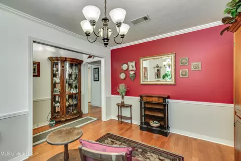 Dining - 409 Mockingbird Ln, Madison, MS 39110 photo 2 of 6