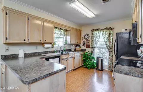 Kitchen - 409 Mockingbird Ln, Madison, MS 39110 photo 1 of 7