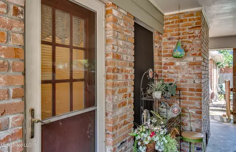 Exterior - 409 Mockingbird Ln, Madison, MS 39110 photo 11 of 13