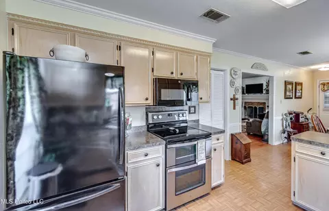 Kitchen - 409 Mockingbird Ln, Madison, MS 39110 photo 6 of 7