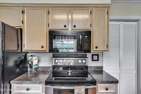 Kitchen - 409 Mockingbird Ln, Madison, MS 39110 photo 3 of 7