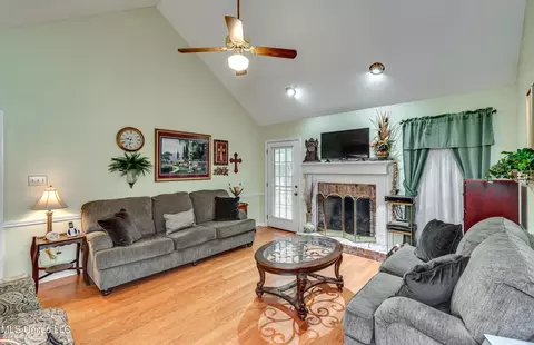Living - 409 Mockingbird Ln, Madison, MS 39110 photo 1 of 3