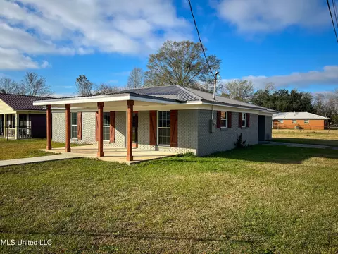 45 Sinclair St, Lucedale, MS 39452