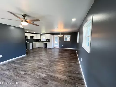 Living - 45 Sinclair St, Lucedale, MS 39452 photo 2 of 4