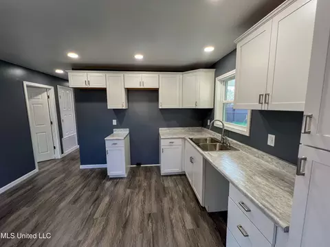 Kitchen - 45 Sinclair St, Lucedale, MS 39452 photo 2 of 3