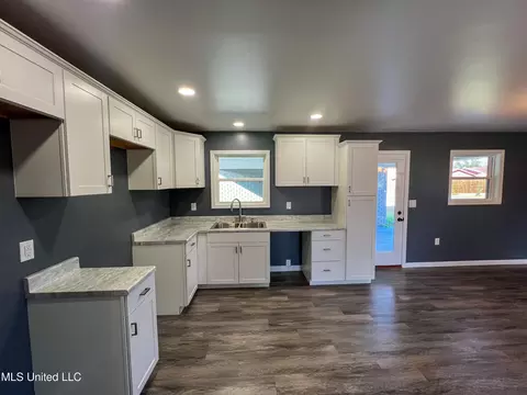 Kitchen - 45 Sinclair St, Lucedale, MS 39452 photo 3 of 3