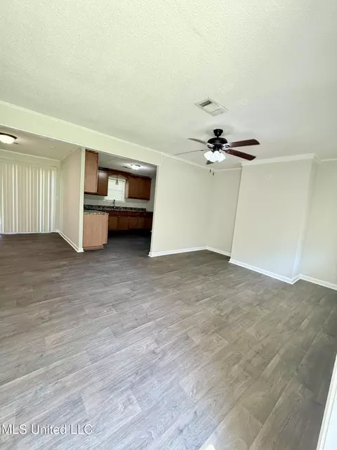 Living - 219 Mississippi Ave, Grenada, MS 38901 photo 1 of 1