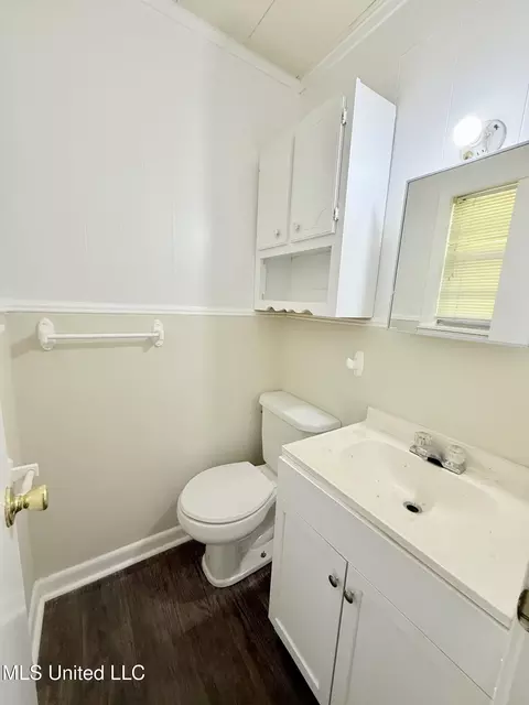 Bath - 219 Mississippi Ave, Grenada, MS 38901 photo 2 of 2