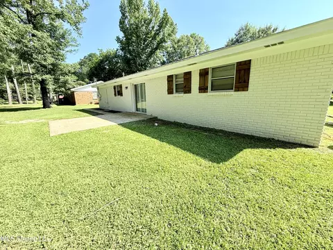 Exterior - 219 Mississippi Ave, Grenada, MS 38901 photo 2 of 3