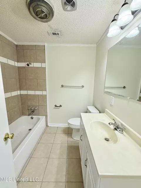 Bath - 219 Mississippi Ave, Grenada, MS 38901 photo 1 of 2