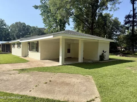Exterior - 219 Mississippi Ave, Grenada, MS 38901 photo 3 of 3