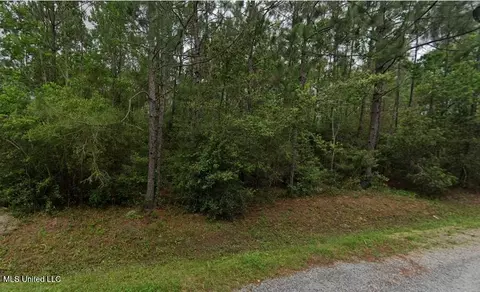 01 Eighth St, Bay Saint Louis, MS 39520