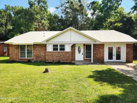 15316 Anderson Dr, Biloxi, MS 39532