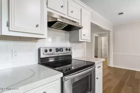 Kitchen - 116 Holmar Dr, Brandon, MS 39047 photo 3 of 3