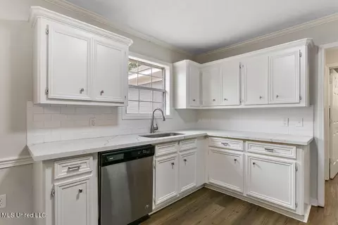 Kitchen - 116 Holmar Dr, Brandon, MS 39047 photo 1 of 3
