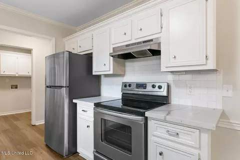 Kitchen - 116 Holmar Dr, Brandon, MS 39047 photo 2 of 3