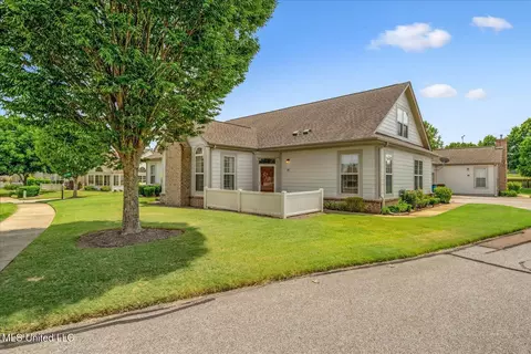 8817 Parkview Oaks Cir, Olive Branch, MS 38654