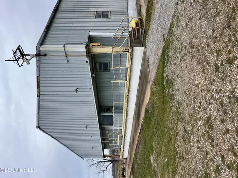 4077 Dixie Farms Rd, Satartia, MS 39162