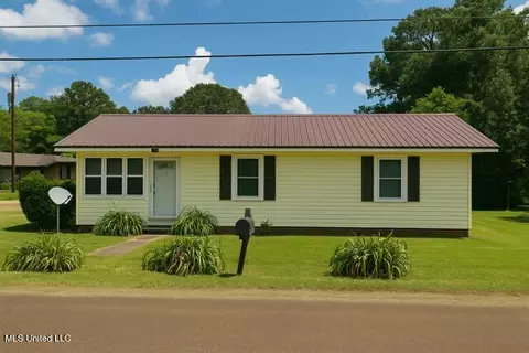 768 Becky St, Grenada, MS 38901