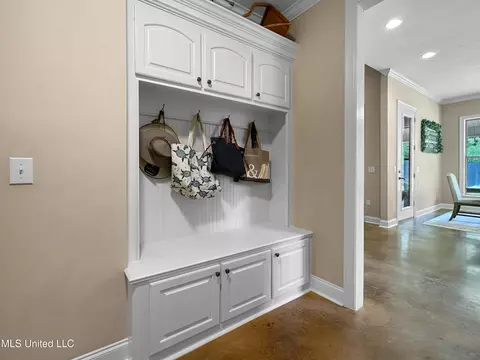 Entry Way - 173 Copper Ridge Ln, Florence, MS 39073 photo 2 of 2