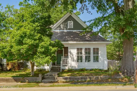 812 N 7th Ave, Laurel, MS 39440
