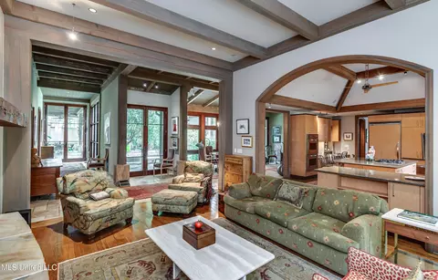 Living - 20 Waterstone Pl, Jackson, MS 39211 photo 6 of 8