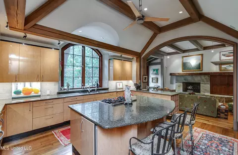 Kitchen - 20 Waterstone Pl, Jackson, MS 39211 photo 7 of 7