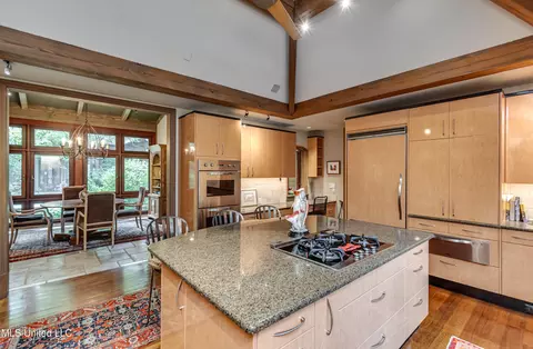 Kitchen - 20 Waterstone Pl, Jackson, MS 39211 photo 3 of 7