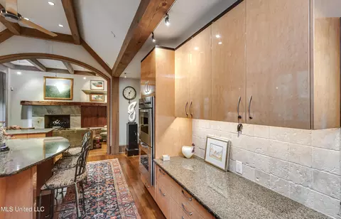 Kitchen - 20 Waterstone Pl, Jackson, MS 39211 photo 2 of 7