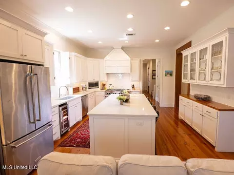 Kitchen - 152 Grayhawk Dr, Madison, MS 39110 photo 2 of 5