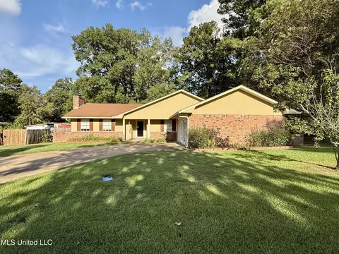 328 Bruin Ave, Pearl, MS 39208