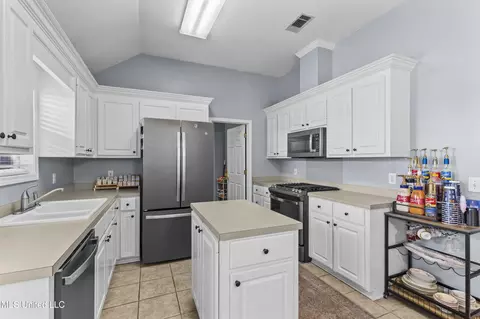 Kitchen - 128 Hunters Row, Madison, MS 39110 photo 1 of 1