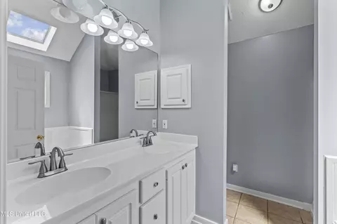 Bath - 128 Hunters Row, Madison, MS 39110 photo 1 of 4