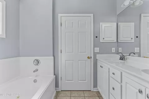 Bath - 128 Hunters Row, Madison, MS 39110 photo 3 of 4