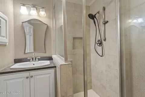 Bath - 4606 Nottingham Rd, Jackson, MS 39211 photo 1 of 3