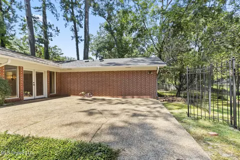 Exterior - 4606 Nottingham Rd, Jackson, MS 39211 photo 5 of 7