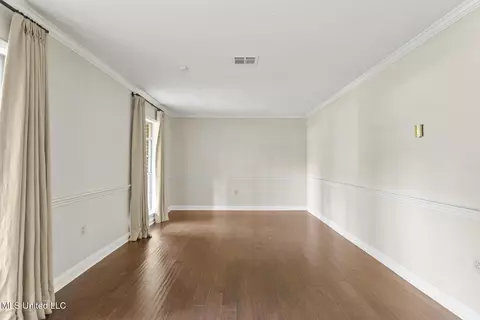 Living - 4606 Nottingham Rd, Jackson, MS 39211 photo 1 of 4