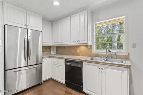 Kitchen - 4606 Nottingham Rd, Jackson, MS 39211 photo 1 of 2