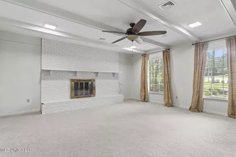 Living - 4606 Nottingham Rd, Jackson, MS 39211 photo 3 of 4