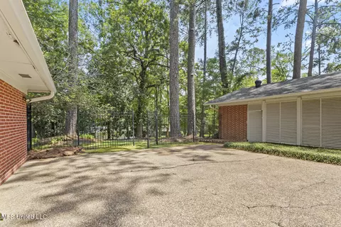 Exterior - 4606 Nottingham Rd, Jackson, MS 39211 photo 4 of 7